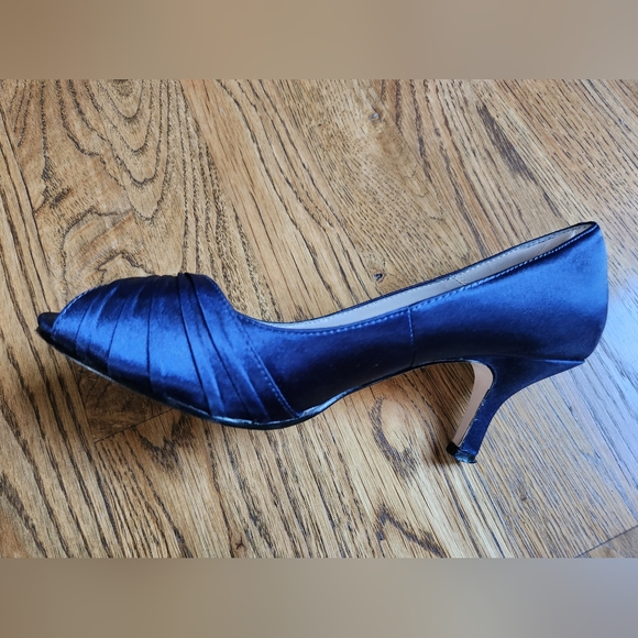 Caparros Navy Blue Satin Peep Toe Heel with Rhinestone Buckle US7.5 - Picture 5 of 6